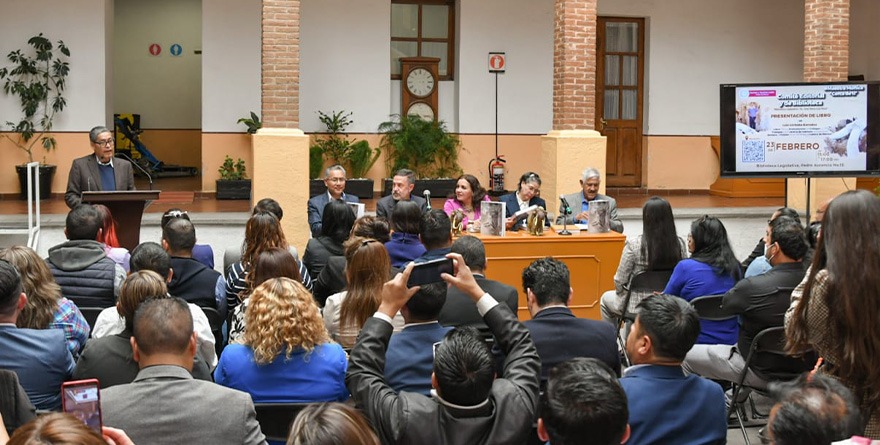 PRESENTAN EN EL CONGRESO LIBRO SOBRE EL MEGASITIO DE MAMUTS EN TULTEPEC