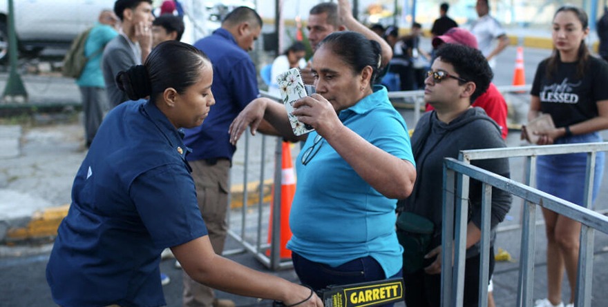 SALEN A VOTAR EN EL SALVADOR, BUKELE BUSCA LA REELECCIÓN