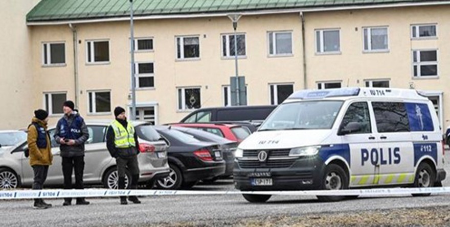 NIÑO BALACEA ESCUELA EN FINLANDIA