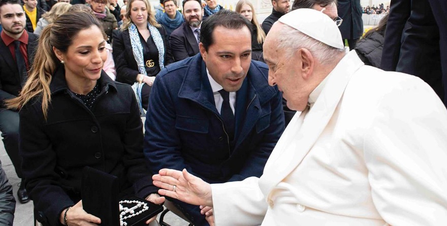 EL GOBERNADOR MAURICIO VILA DOSAL SOSTIENE ENCUENTRO CON EL PAPA FRANCISCO EN EL VATICANO