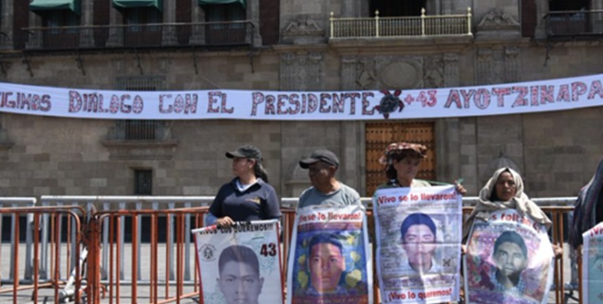 PADRES DE AYOTZINAPA BOICOTEAN CAMPAÑAS