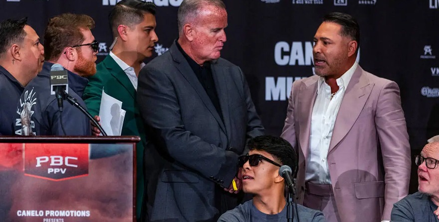 CANELO ÁLVAREZ INSULTA A OSCAR DE LA HOYA