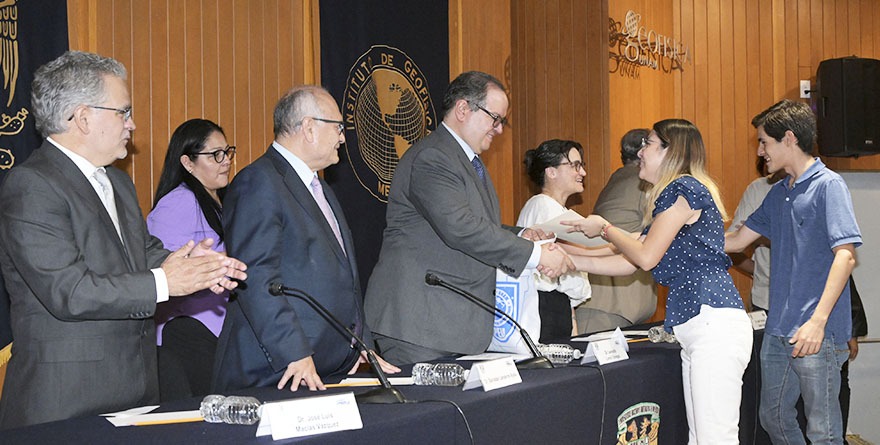 EL FUTURO AEROESPACIAL ESTÁ EN MANOS DE JÓVENES CAPACES: RECTOR LOMELÍ