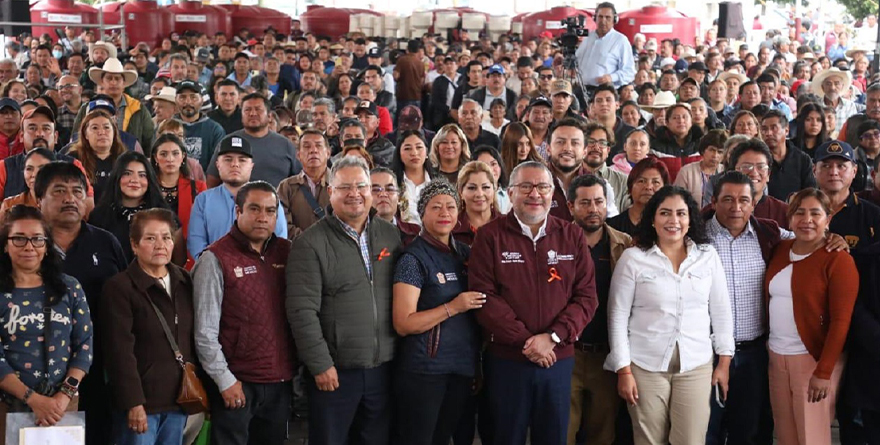 GOBIERNO DE DELFINA GÓMEZ, ENTREGA TRACTORES, INVERNADEROS, CISTERNAS Y APOYOS A CAMPESINOS DEL ORIENTE DE EDOMEX