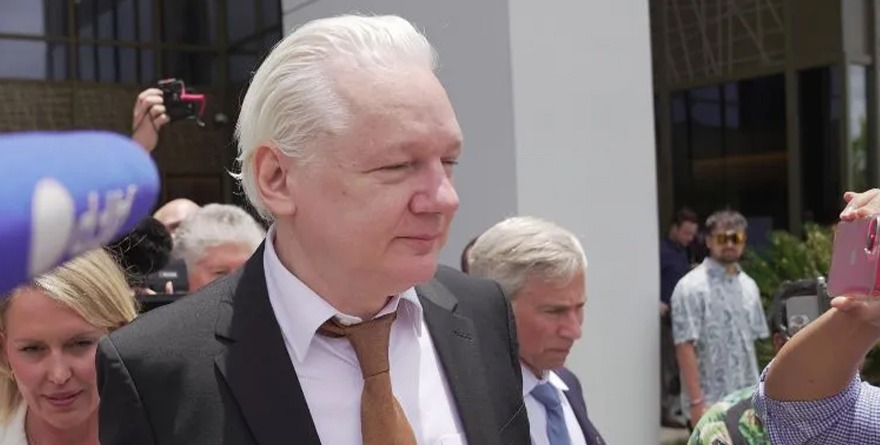 DECLARA JUEZA EN LIBERTAD A JULIAN ASSANGE