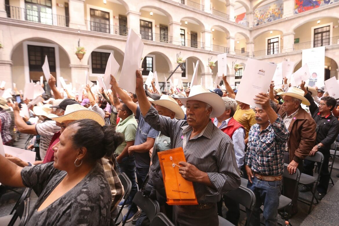 GOBERNADORA DELFINA GÓMEZ ÁLVAREZ ENTREGA 600 DOCUMENTOS AGRARIOS