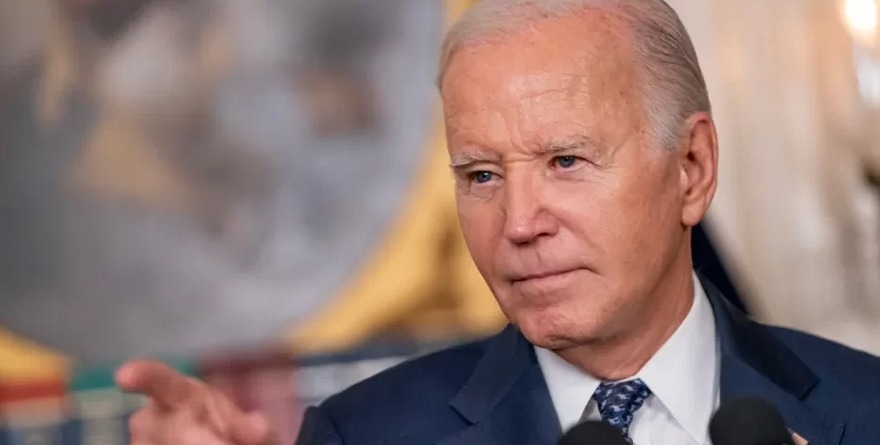 PLANTEAN RETIRO DE BIDEN; ÉL SE AFERRA