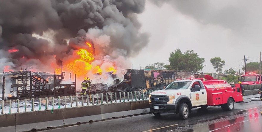 CONSUME INCENDIO CASAS EN NEZA; INVESTIGAN CAUSAS