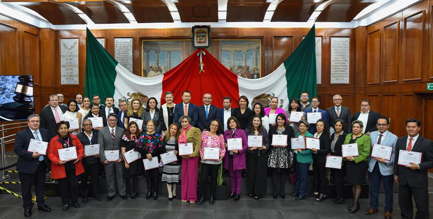 CONGRESO MEXIQUENSE RECONOCE A ABOGADOS