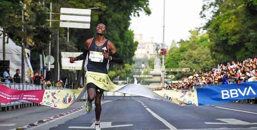 DOMINAN CORREDORES DE KENIA EL MEDIO MARATÓN CDMX