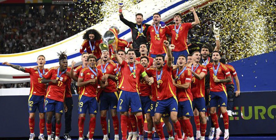 ESPAÑA VENCE A INGLATERRA Y SE CORONA EN LA EURO 