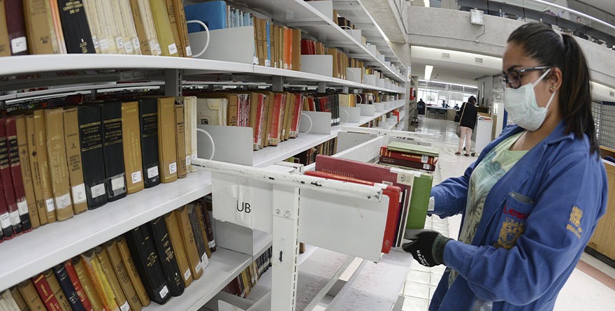 BIBLIOTECARIOS DEBEN ADAPTARSE A LAS NUEVAS TECNOLOGÍAS