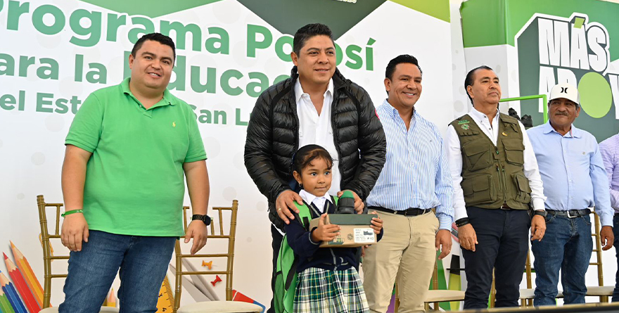 RICARDO GALLARDO LLEVA MÁS APOYO A ESTUDIANTES EN EL ALTIPLANO