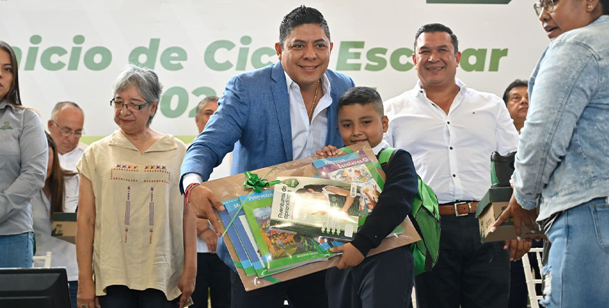 GOBERNADOR RICARDO GALLARDO INAUGURA CICLO ESCOLAR 2024-2025 EN SLP