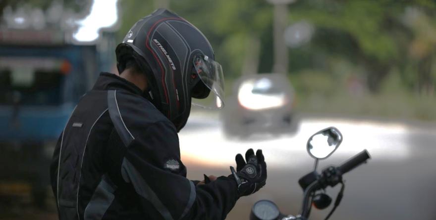 RECOMIENDAN USAR CASCOS DE PROTECCIÓN EN MOTOCICLETA