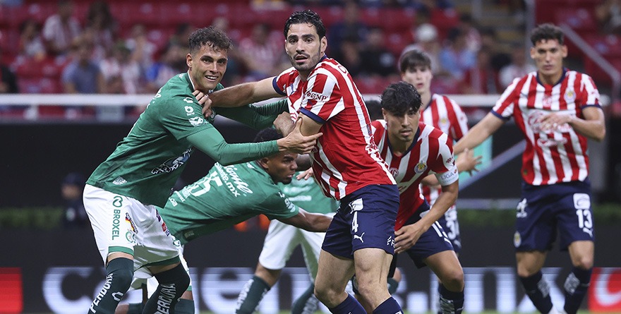 CHIVAS REGRESA A LA SENDA DEL TRIUNFO