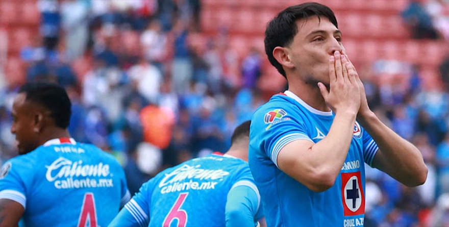 SE AFIANZA CRUZ AZUL EN EL LIDERATO TRAS GOLEAR AL NECAXA